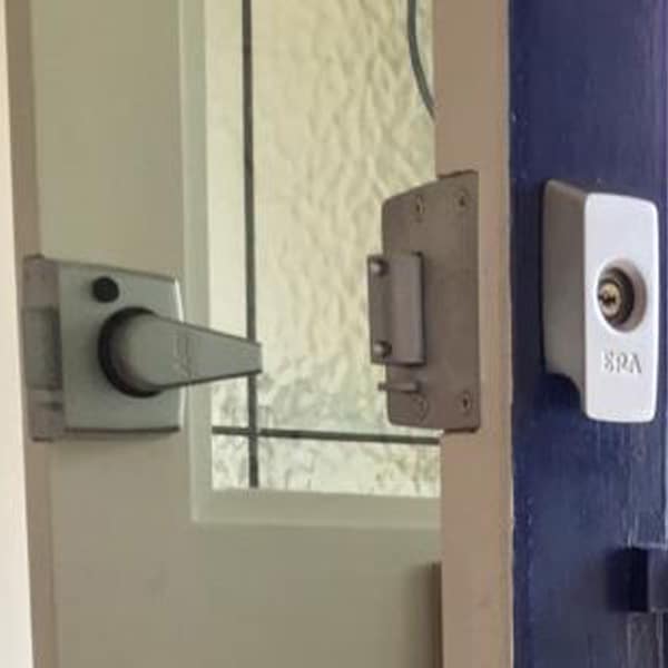 night latch lock replacement